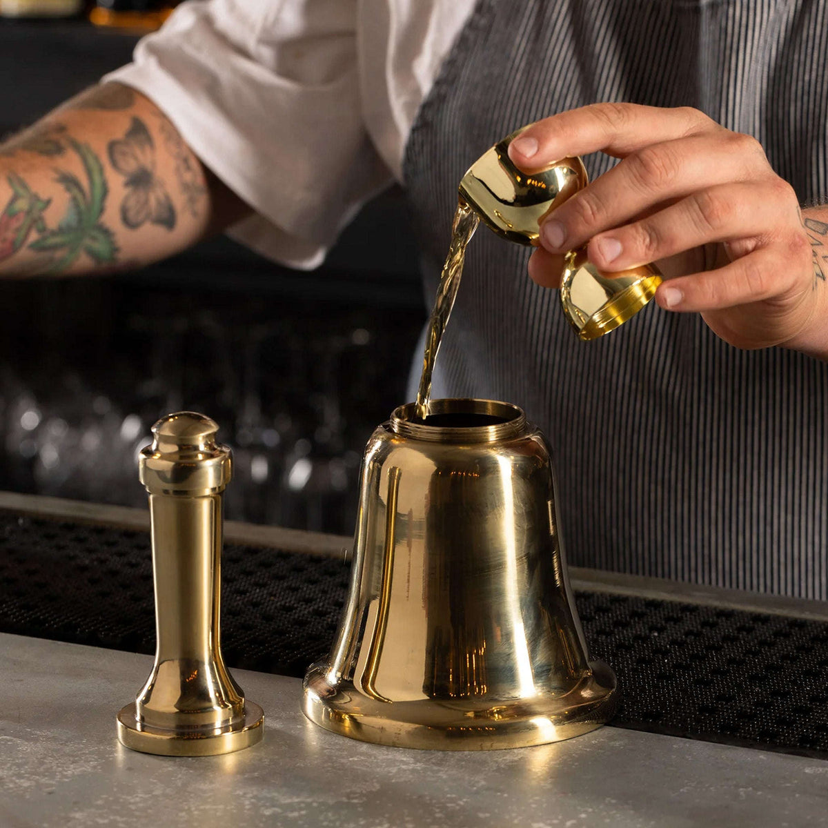 Shaker en Forma de Campana, Oro Cantina Tuls