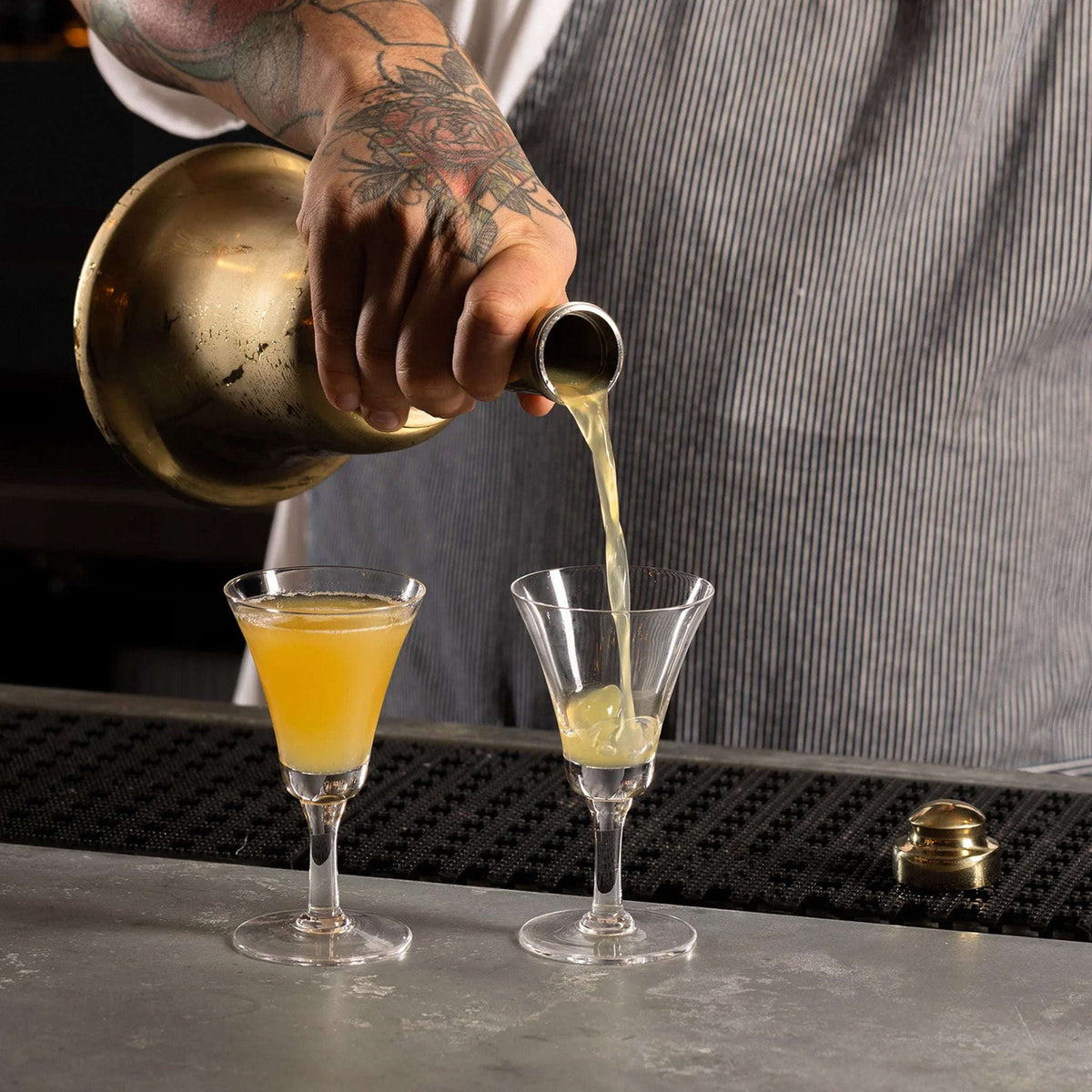 Shaker en Forma de Campana, Oro Cantina Tuls